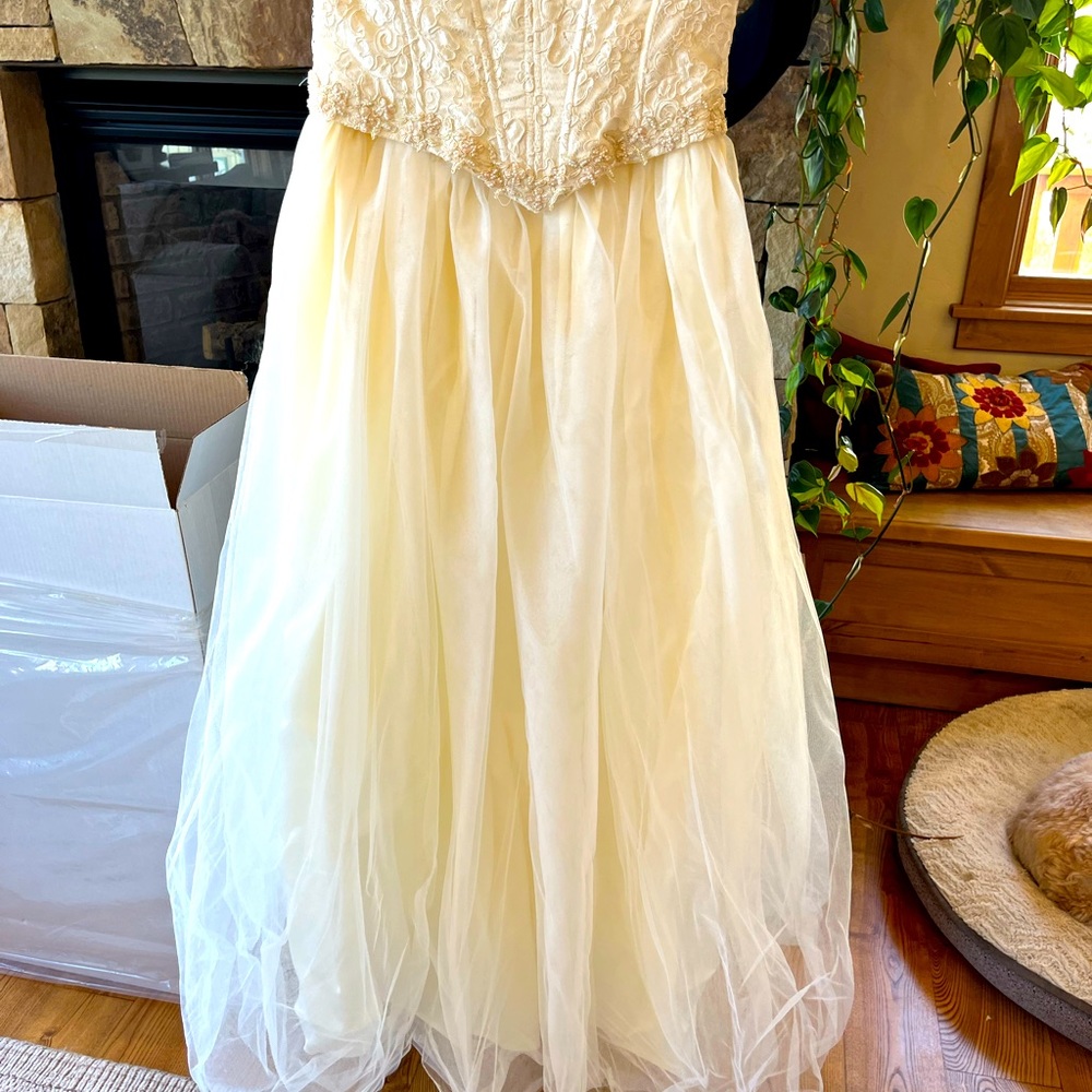 New in box Jessica Mclintock wedding dress.